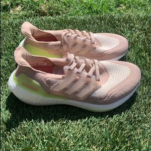 - Women’s Adidas Ultraboost 21 Running shoes sz 7.5
